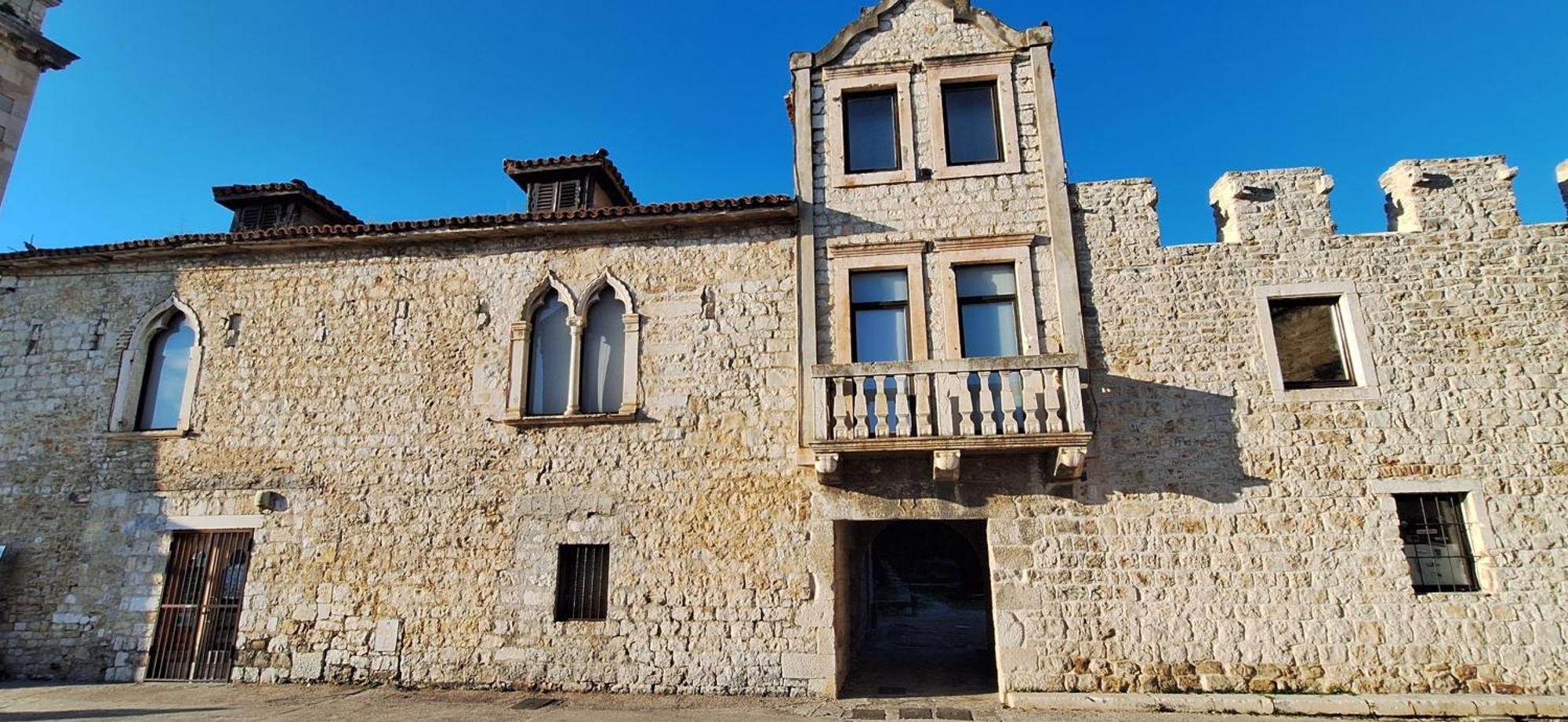 Ferienwohnung Heritage of Geza Kaštela Exterior foto